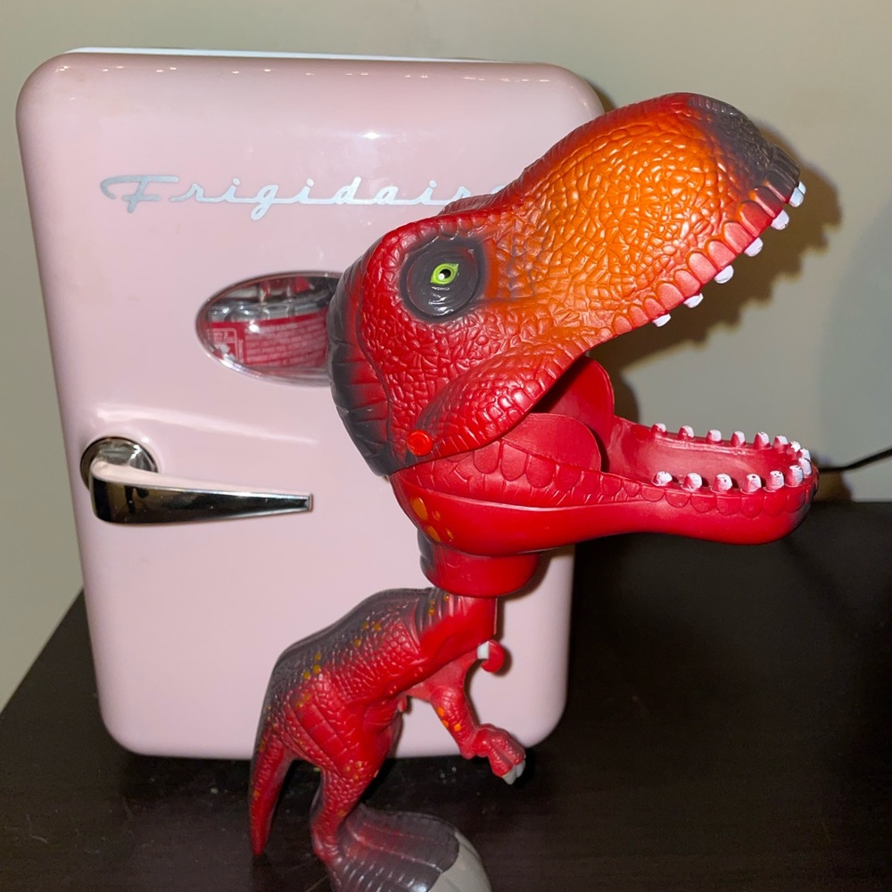 Jurassic park dinosaur, open and close mouth